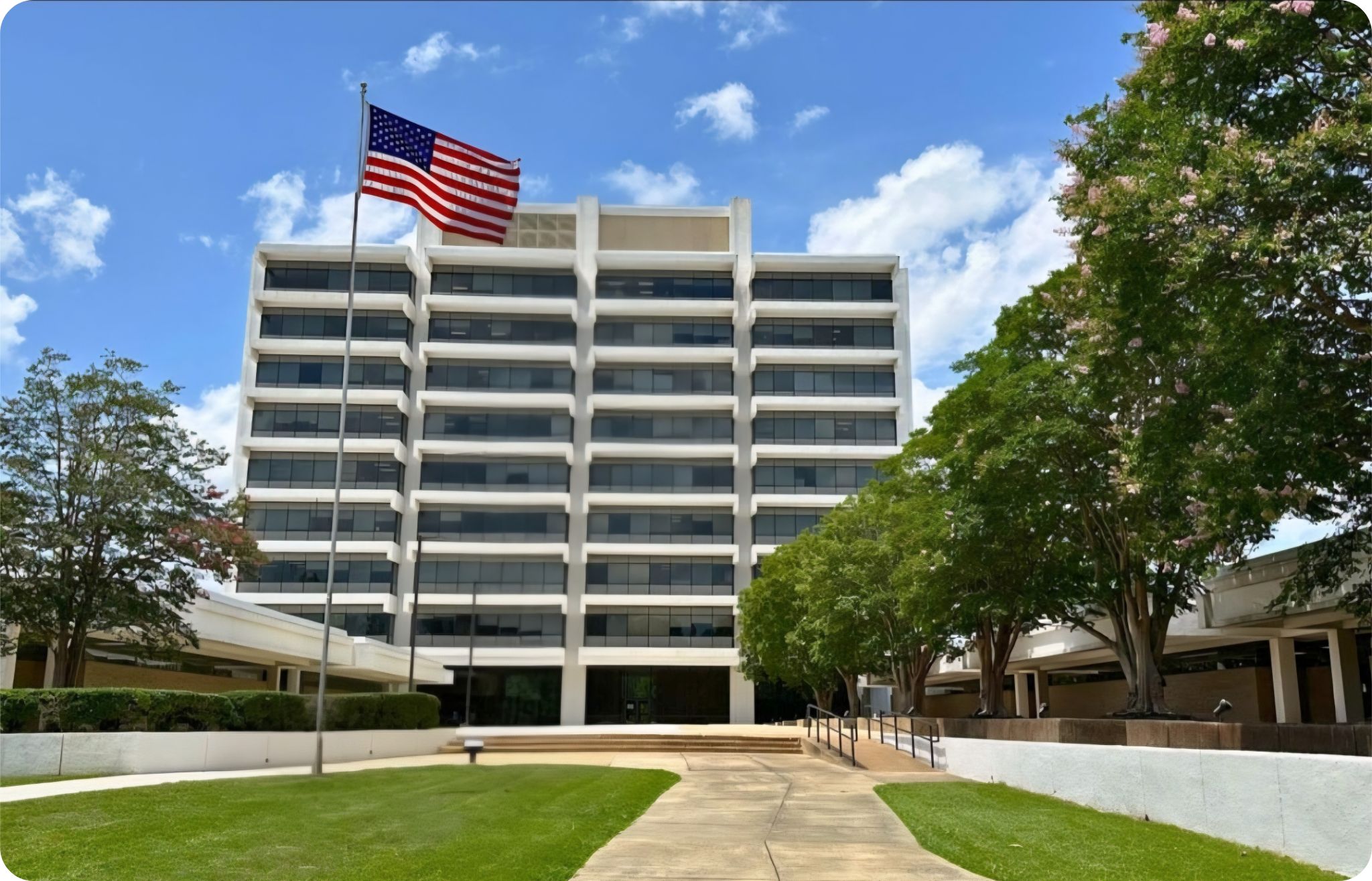 Institutions for Higher Learning Building, Courtyard View Image